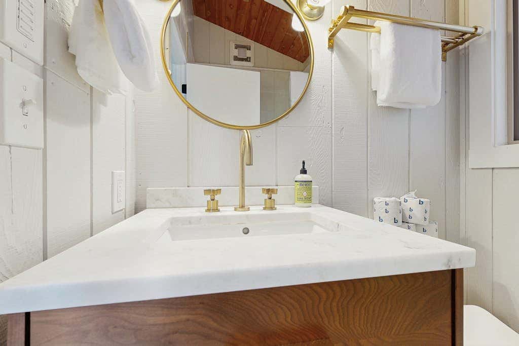 Discover Tranquil Oceanfront Relaxation in Manzanita near beach W/Hot Tub
