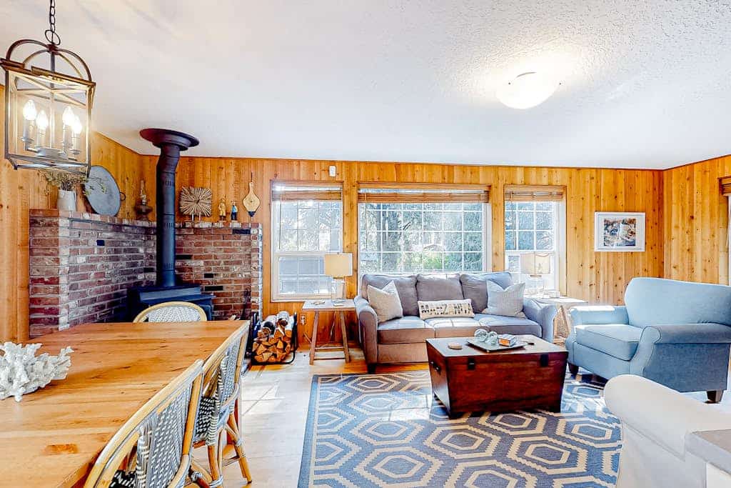 Comfy Cabin by the Sea