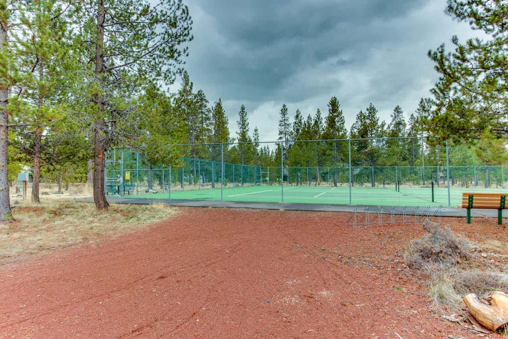 Cabin-style home with hot tub, SHARC passes, central location near skiing & golf