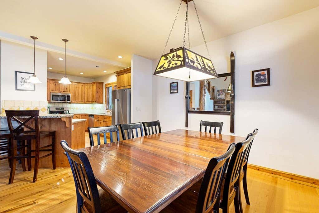 Comfortable townhome with private hot tub & shared pool - SHARC passes included