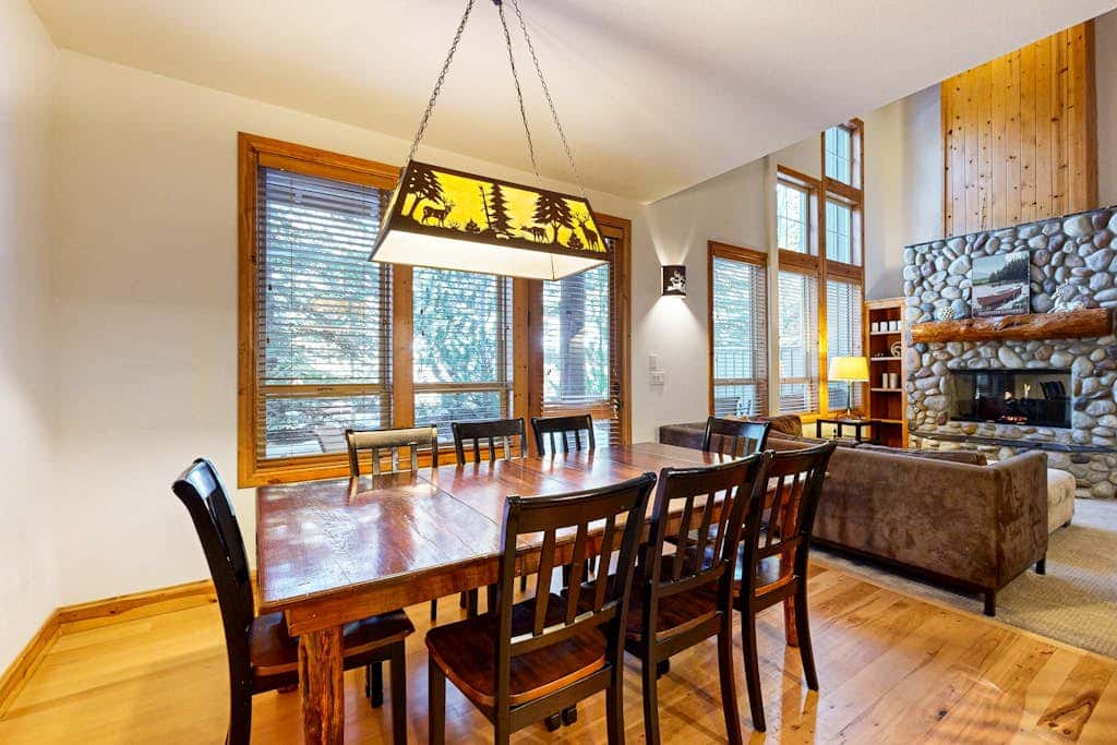 Comfortable townhome with private hot tub & shared pool - SHARC passes included