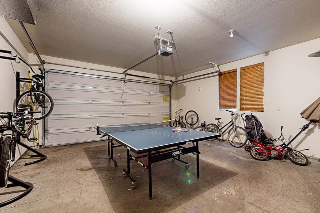 Comfortable townhome with private hot tub & shared pool - SHARC passes included