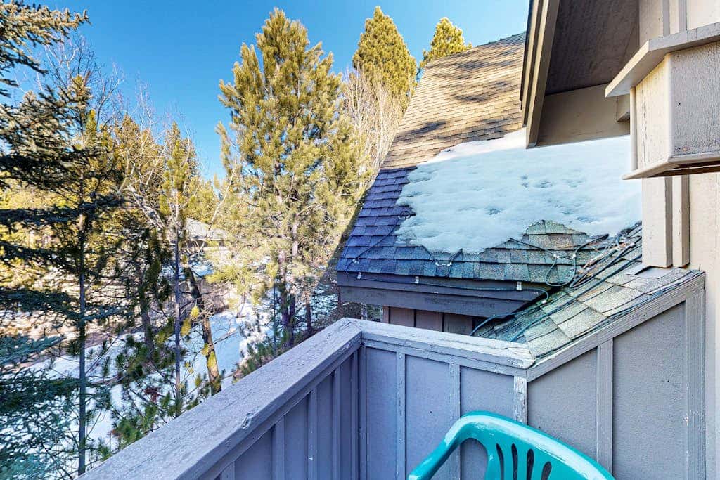 Comfortable townhome with private hot tub & shared pool - SHARC passes included