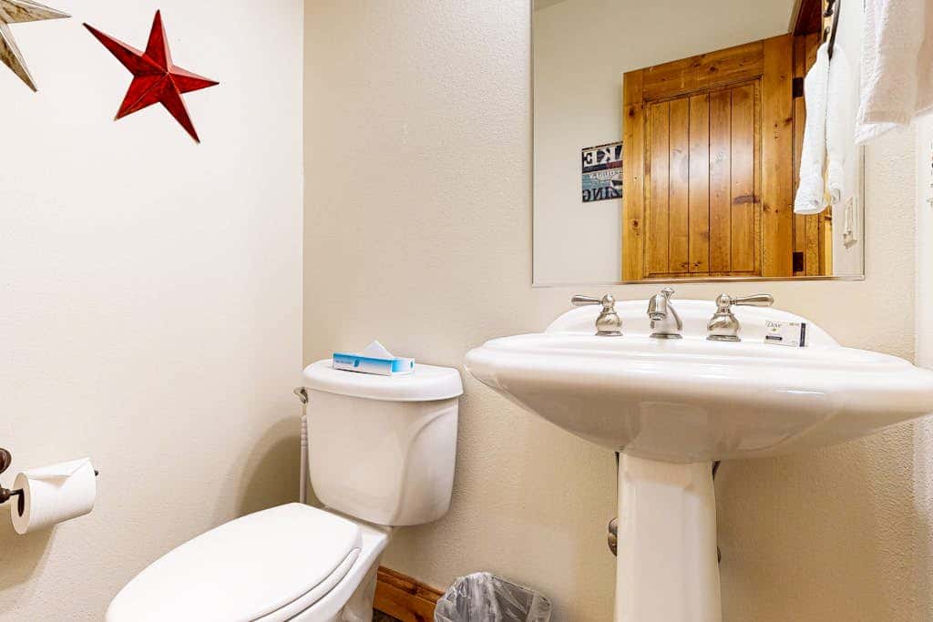 Comfortable townhome with private hot tub & shared pool - SHARC passes included