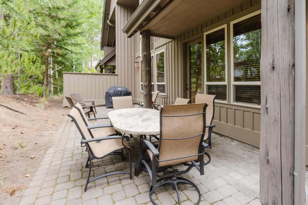 Comfortable townhome with private hot tub & shared pool - SHARC passes included