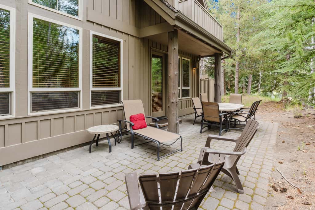 Comfortable townhome with private hot tub & shared pool - SHARC passes included