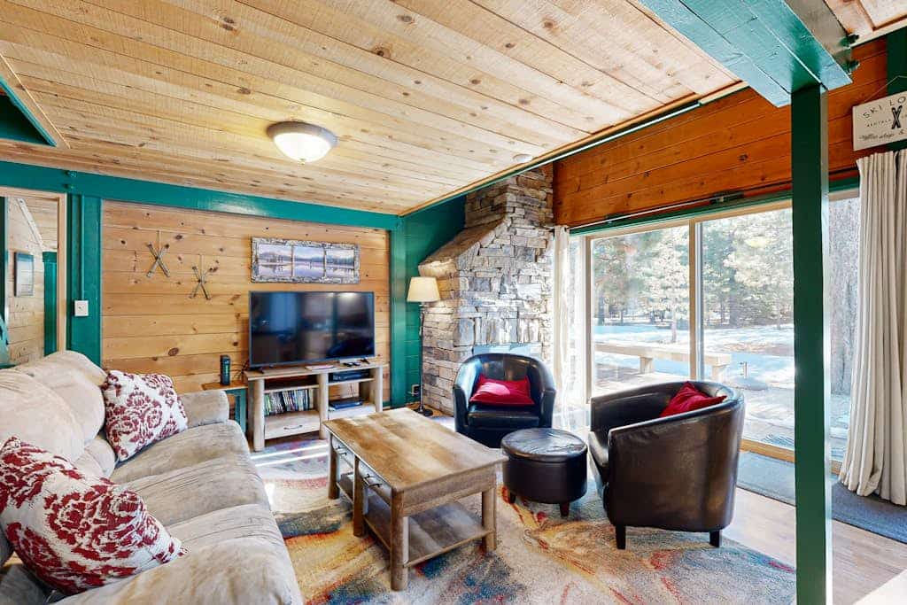 Cabin with Eight SHARC Passes, Access to Shared Pools, Hot Tub & Other Amenities