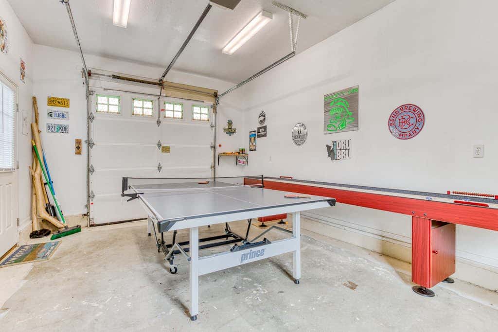 Dog-friendly home 5 blocks from the beach , game room & firepit
