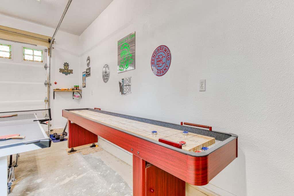Dog-friendly home 5 blocks from the beach , game room & firepit