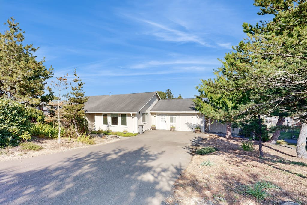 Charming home near ocean with patio, firepit, WiFi, streaming, and wood stove