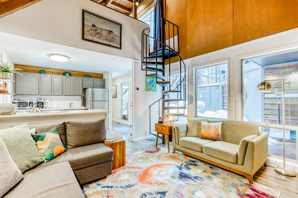 Dog-friendly home with private hot tub, fast WiFi, gas fireplace & SHARC passes