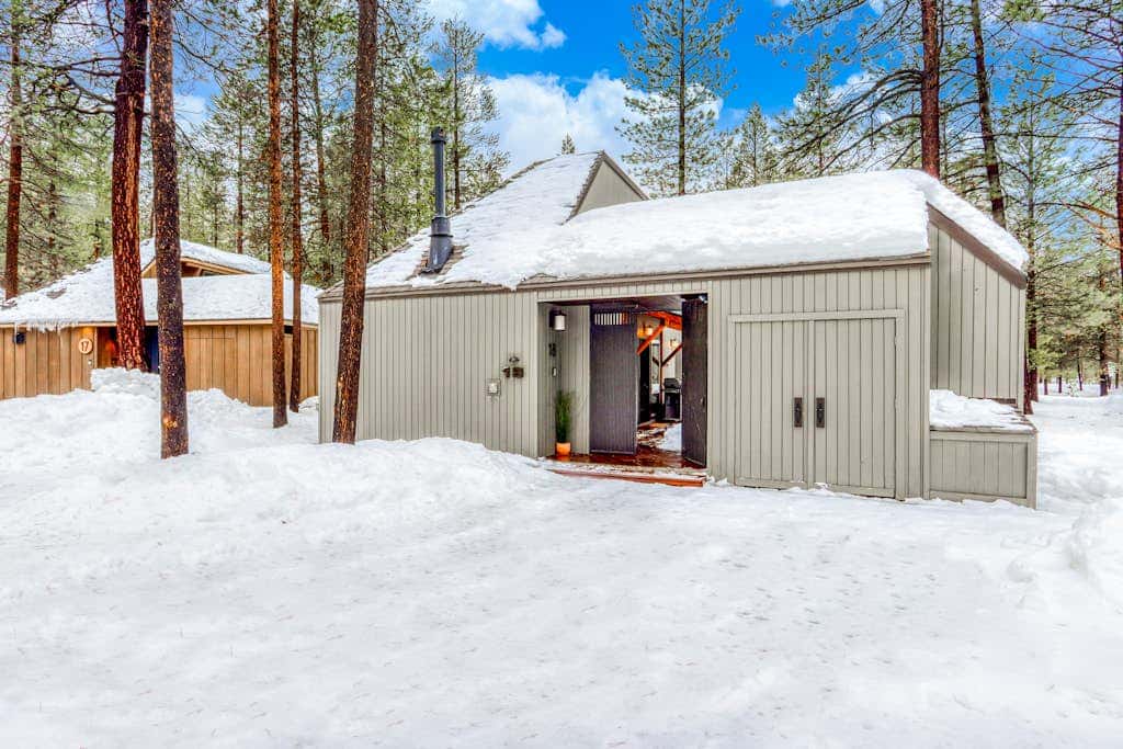 Dog-friendly home with private hot tub, fast WiFi, gas fireplace & SHARC passes