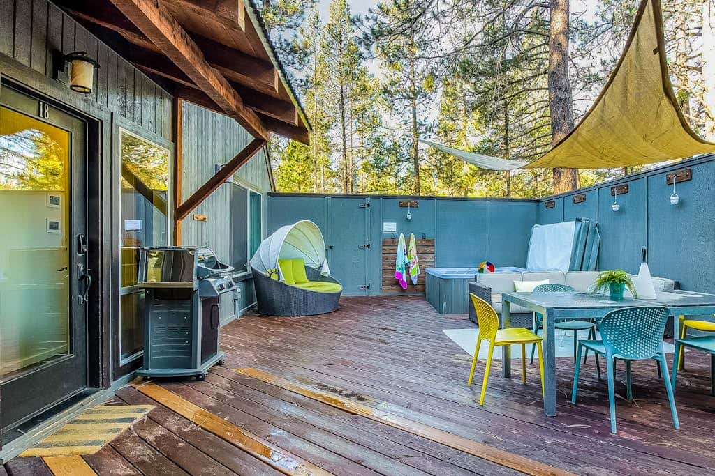 Dog-friendly home with private hot tub, fast WiFi, gas fireplace & SHARC passes