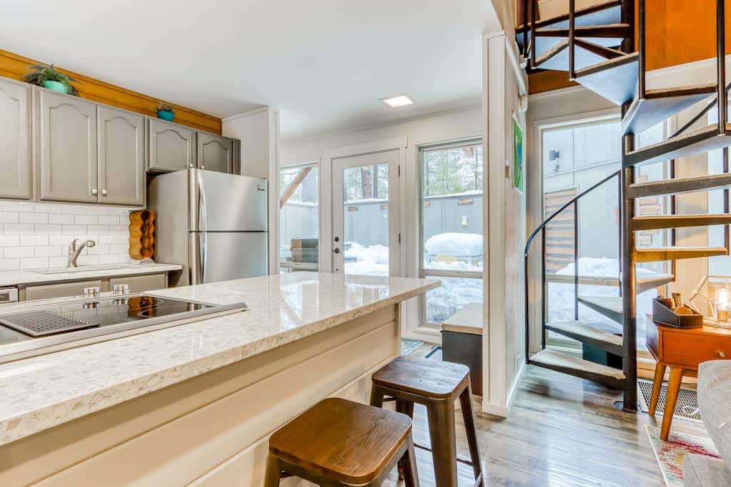 Dog-friendly home with private hot tub, fast WiFi, gas fireplace & SHARC passes