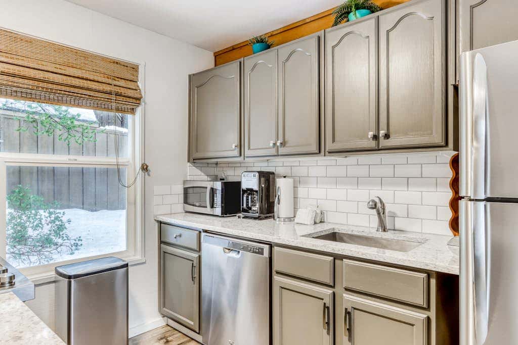 Dog-friendly home with private hot tub, fast WiFi, gas fireplace & SHARC passes
