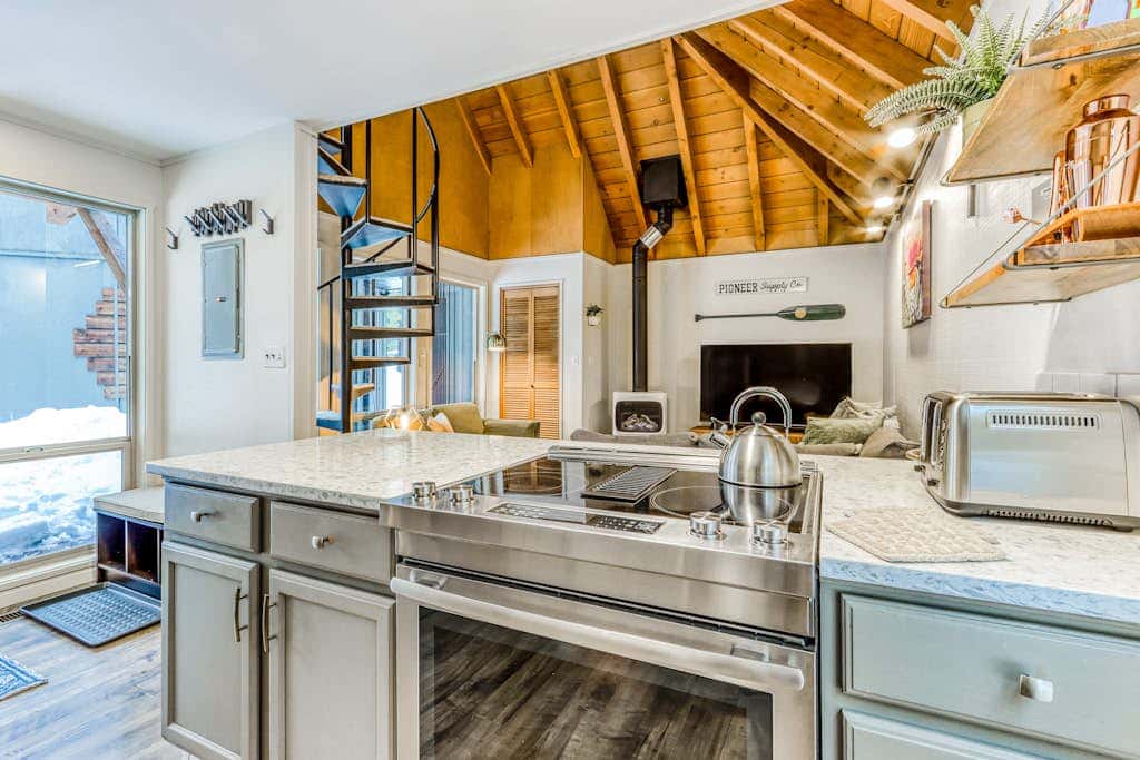 Dog-friendly home with private hot tub, fast WiFi, gas fireplace & SHARC passes