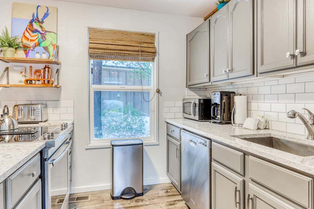 Dog-friendly home with private hot tub, fast WiFi, gas fireplace & SHARC passes