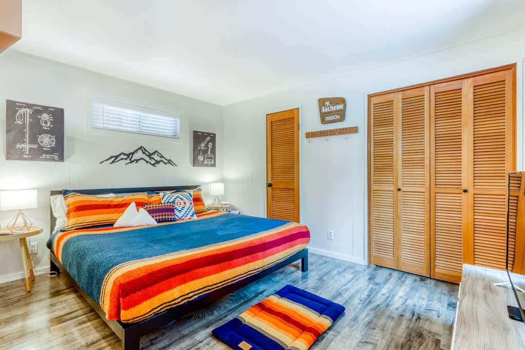 Dog-friendly home with private hot tub, fast WiFi, gas fireplace & SHARC passes
