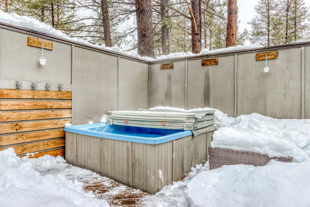 Dog-friendly home with private hot tub, fast WiFi, gas fireplace & SHARC passes