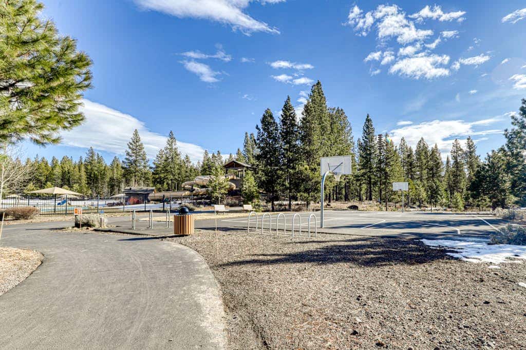 Dog-friendly home with private hot tub, fast WiFi, gas fireplace & SHARC passes