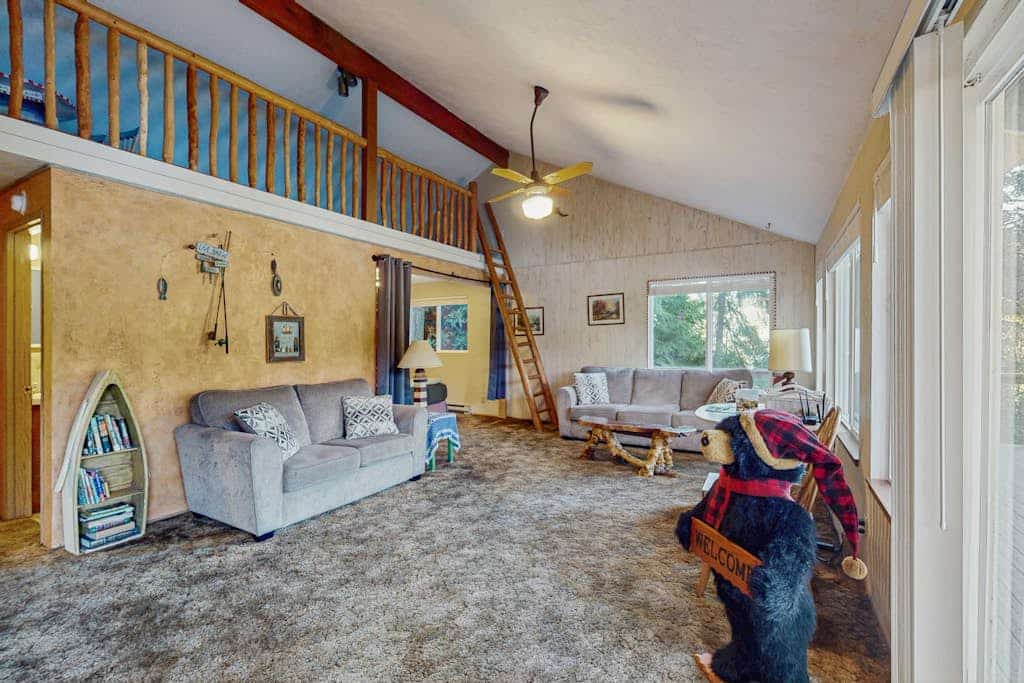 Rustic Retreat on Mercer Lake
