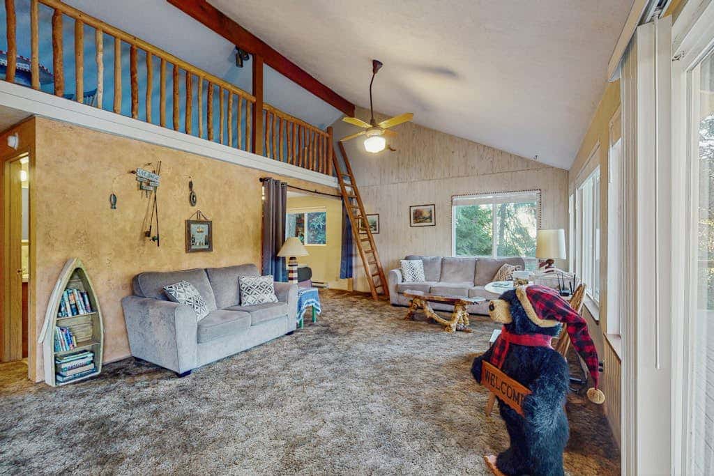 Dog-friendly lakefront home w/ convenient location & private deck