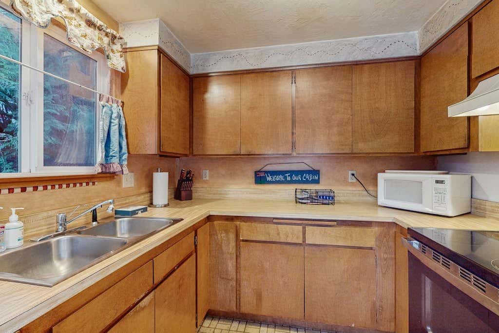 Dog-friendly lakefront home w/ convenient location & private deck