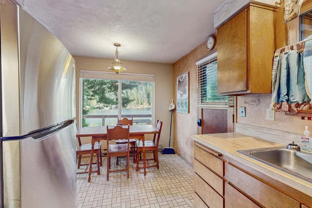 Dog-friendly lakefront home w/ convenient location & private deck