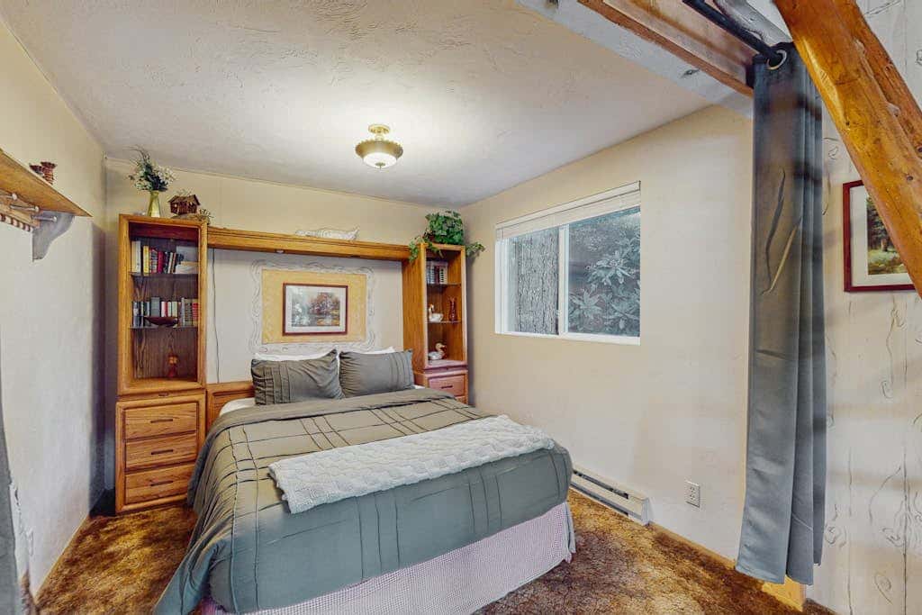 Dog-friendly lakefront home w/ convenient location & private deck