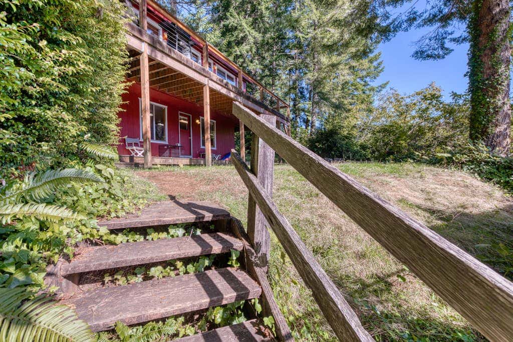 Dog-friendly lakefront home w/ convenient location & private deck