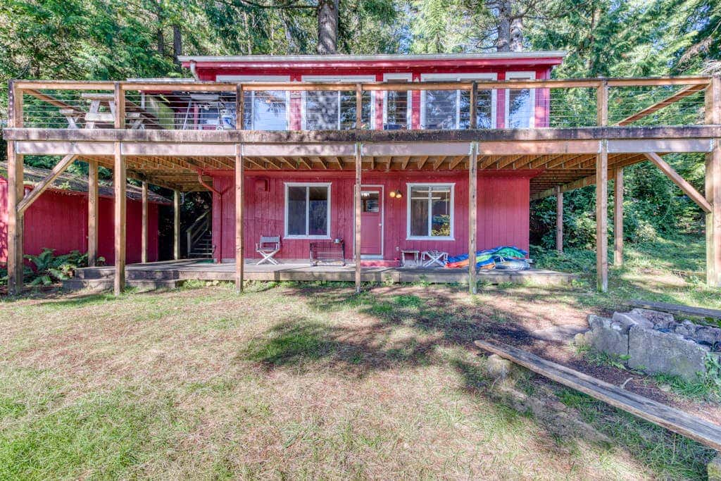 Dog-friendly lakefront home w/ convenient location & private deck