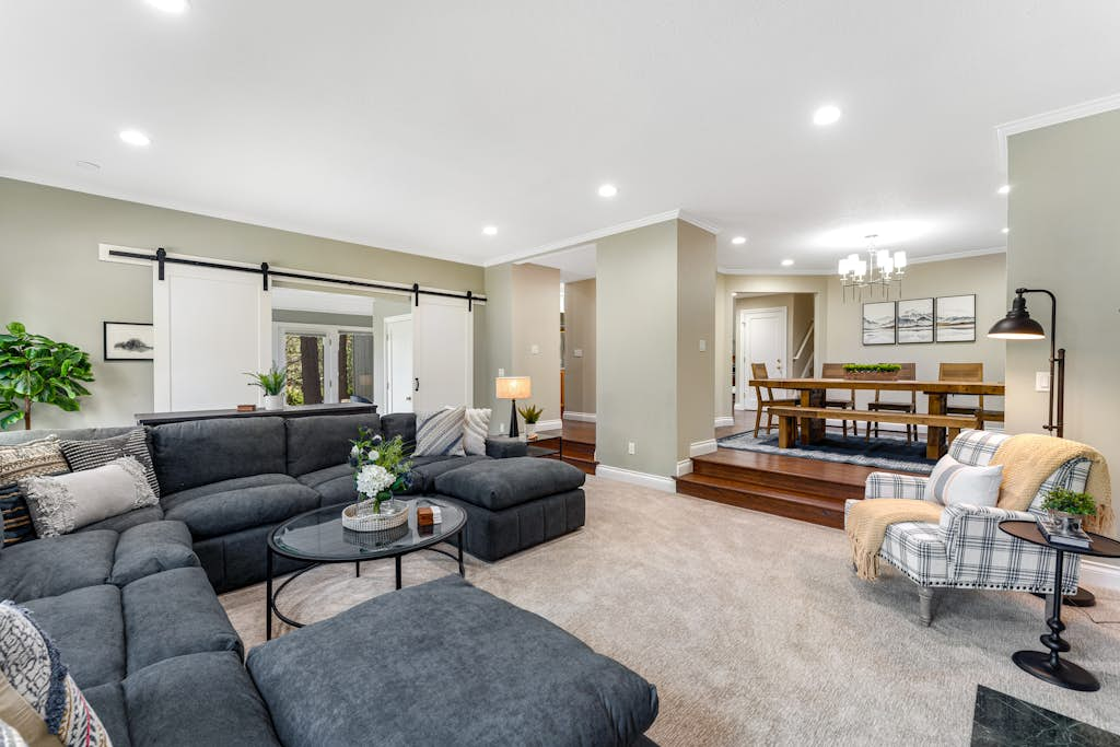 Expansive retreat with pool, private hot tub, fast WiFi, fitness bike & SHARC