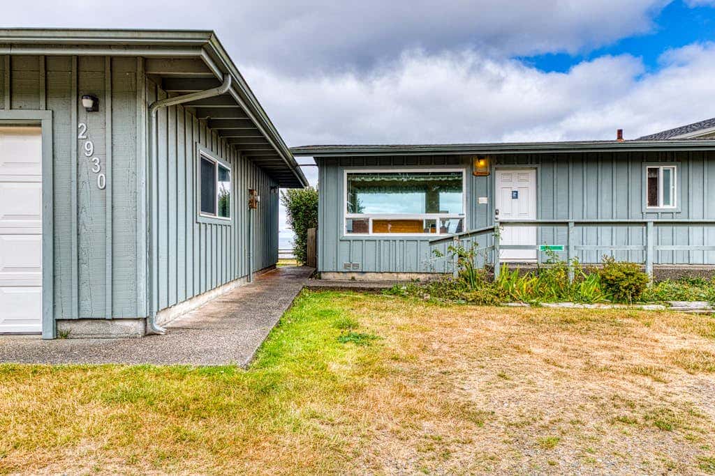 Inviting dog-friendly studio with unobstructed ocean views