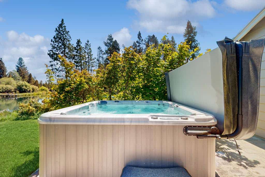 Riverfront home close to Mt Bachelor with a private hot tub and dock
