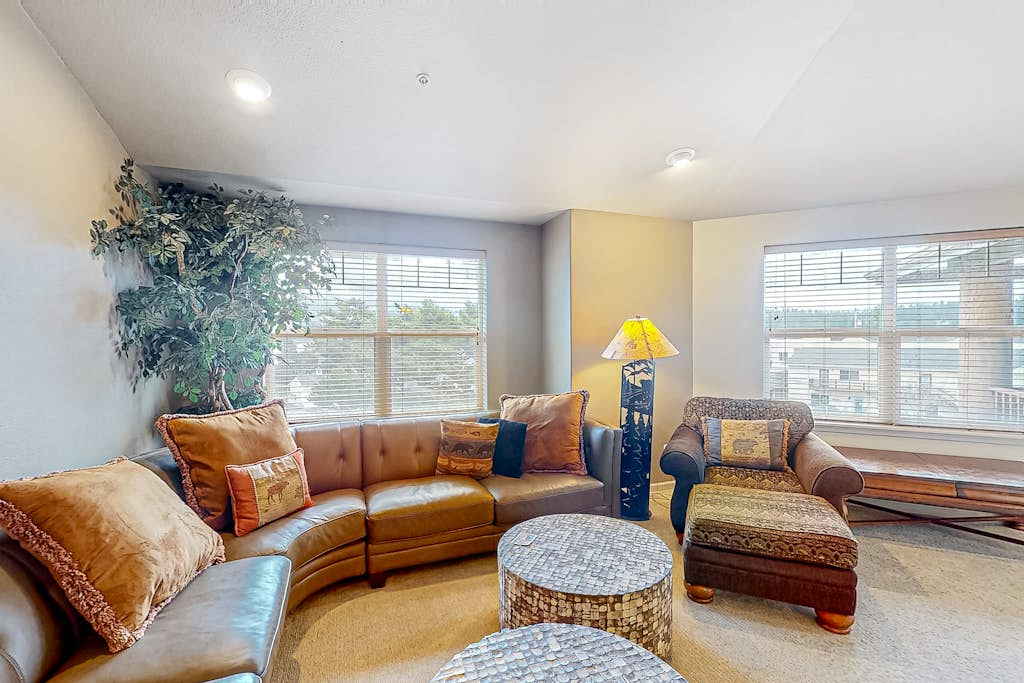 Classy and Convenient Dog-Friendly Condo with Private Balcony