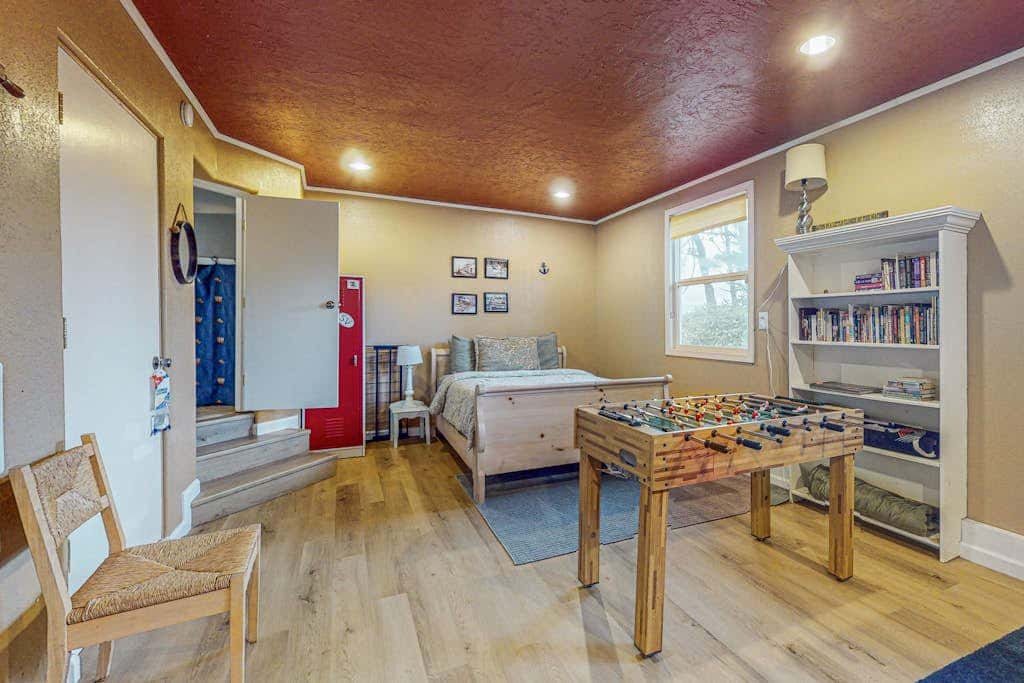 Elegant home with stunning ocean views & dog friendly