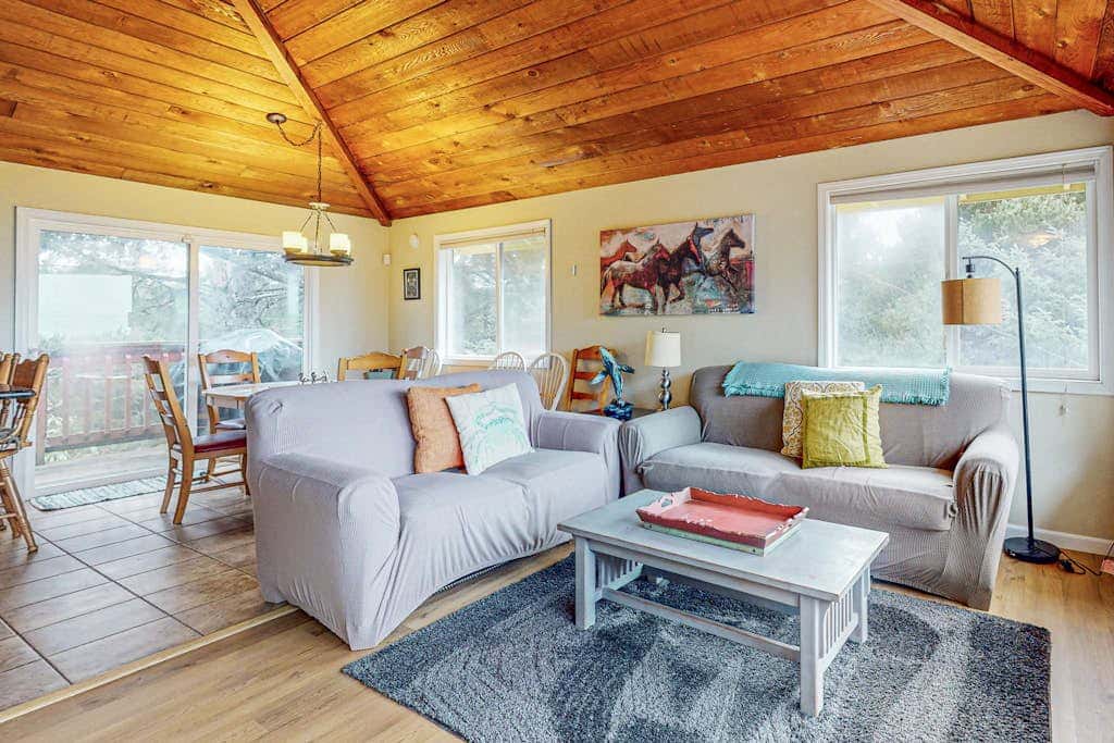 Elegant home with stunning ocean views & dog friendly