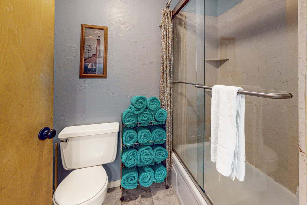 Elegant home with stunning ocean views & dog friendly