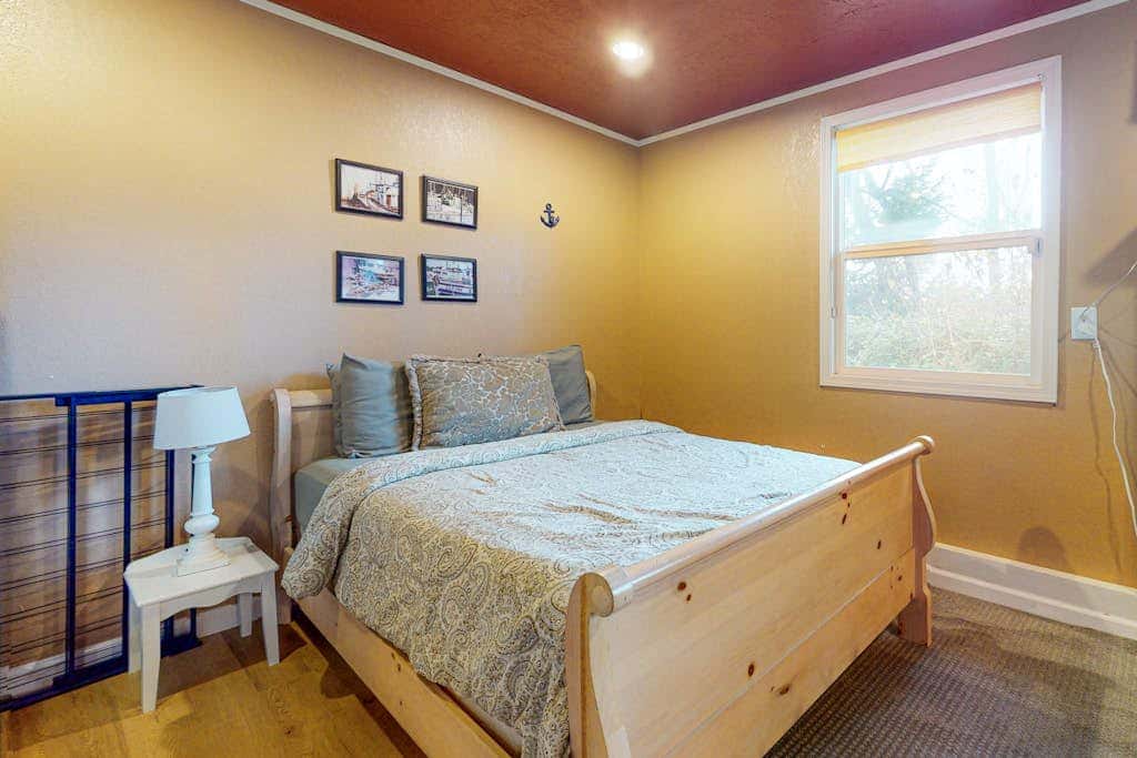 Elegant home with stunning ocean views & dog friendly
