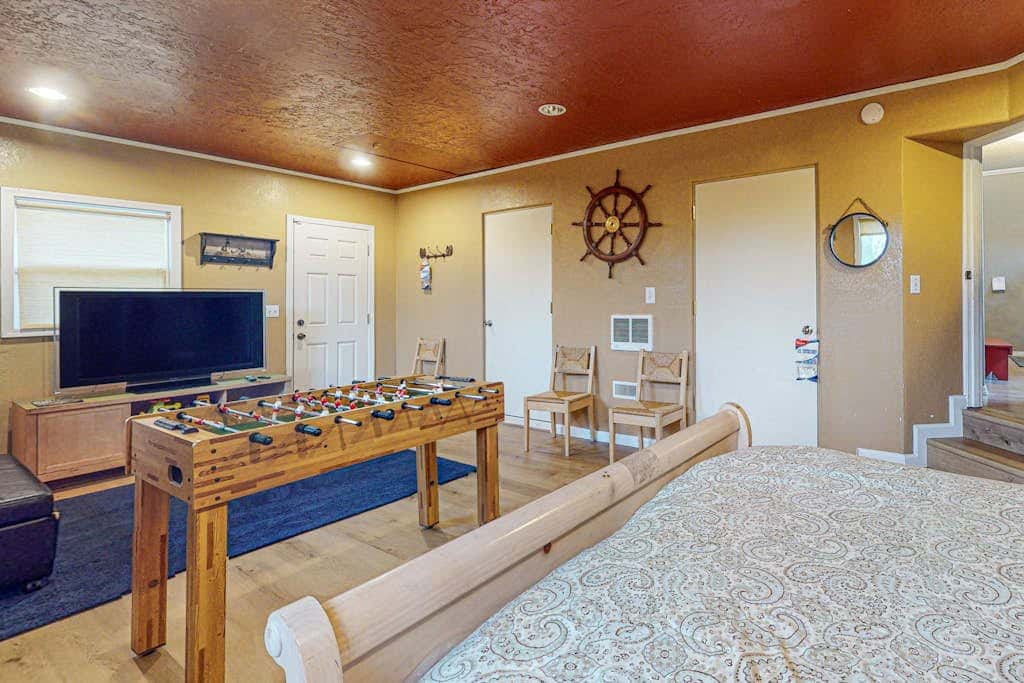 Elegant home with stunning ocean views & dog friendly