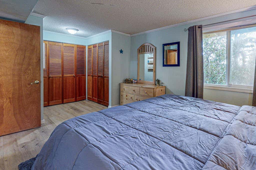 Elegant home with stunning ocean views & dog friendly