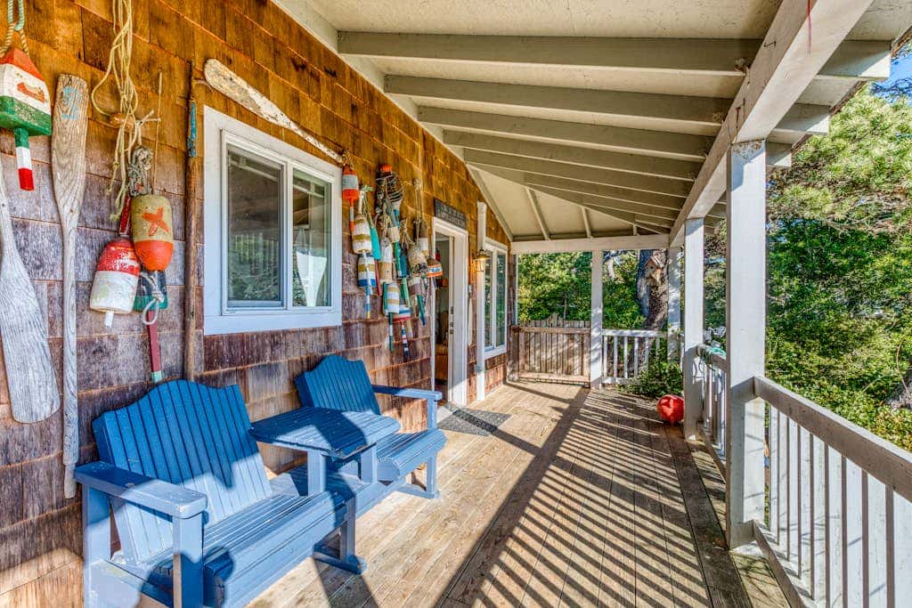 Private Hot Tub & Easy Access to the Beach - Dogs are Welcome