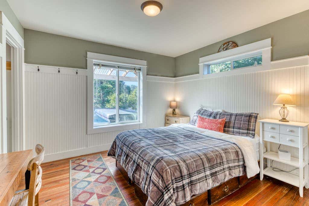 Private Hot Tub & Easy Access to the Beach - Dogs are Welcome