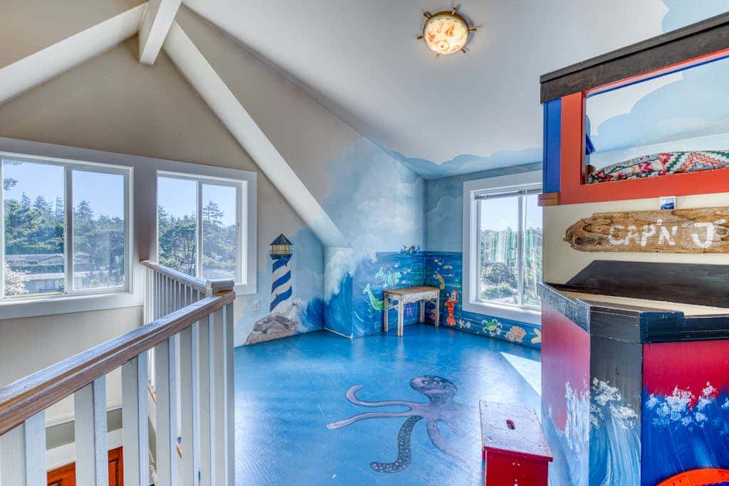 Private Hot Tub & Easy Access to the Beach - Dogs are Welcome