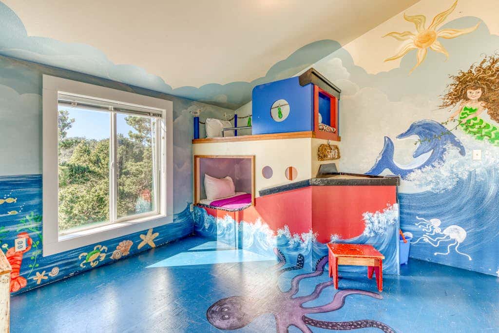 Private Hot Tub & Easy Access to the Beach - Dogs are Welcome
