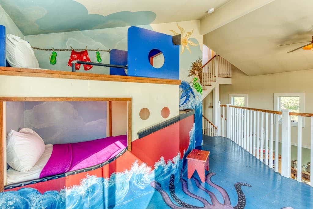 Private Hot Tub & Easy Access to the Beach - Dogs are Welcome