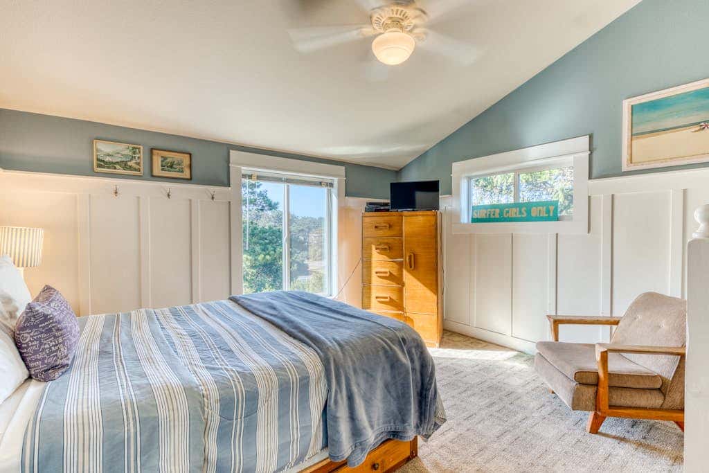 Private Hot Tub & Easy Access to the Beach - Dogs are Welcome