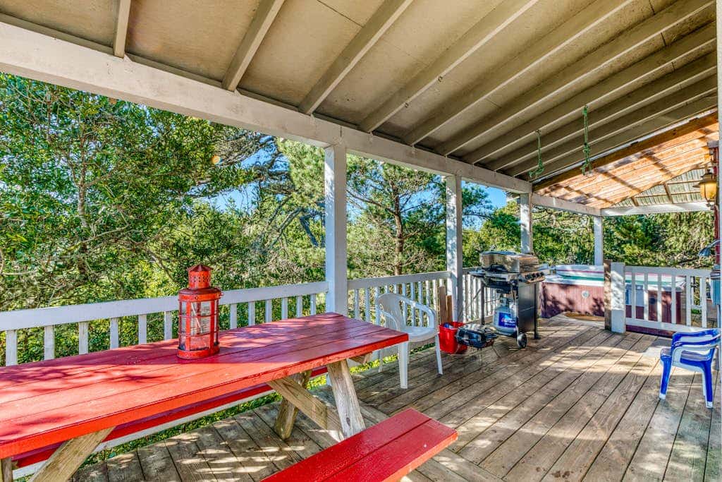 Private Hot Tub & Easy Access to the Beach - Dogs are Welcome
