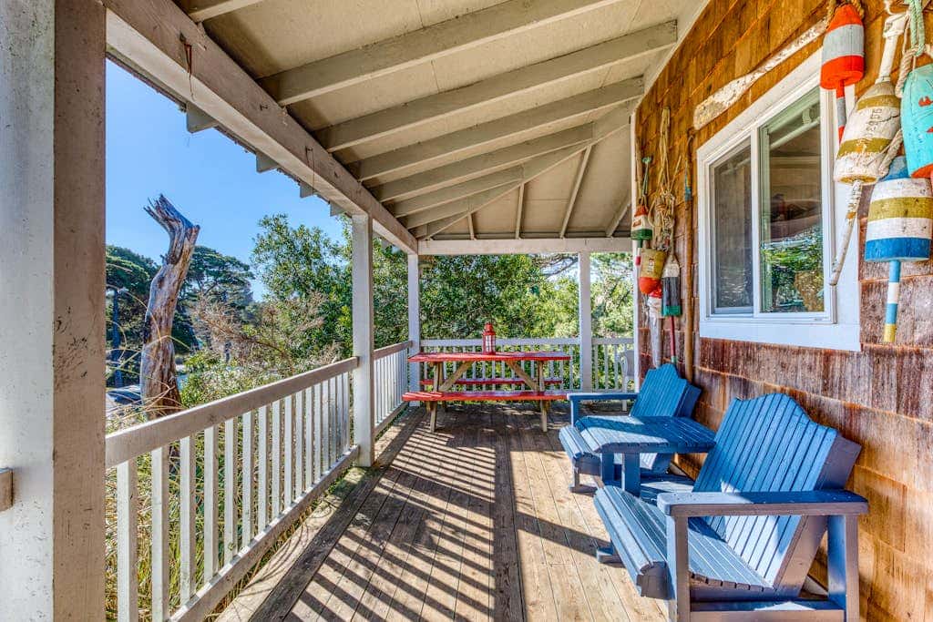 Private Hot Tub & Easy Access to the Beach - Dogs are Welcome