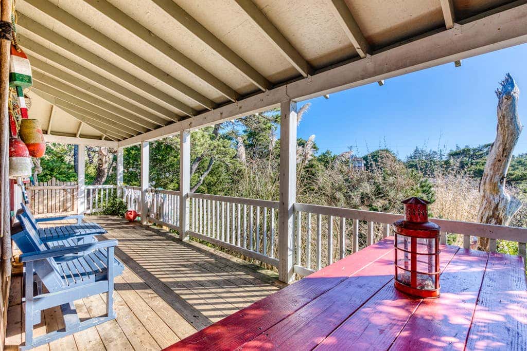Private Hot Tub & Easy Access to the Beach - Dogs are Welcome
